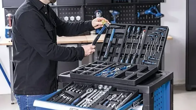 Bei Bauhaus gibt es jetzt einen kompakten Werkstattwagen von Scheppach für unter 200 Euro.