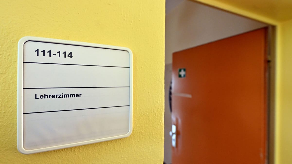 Düsseldorf: Disziplinarverfahren gegen seit 15 Jahren kranke Lehrerin