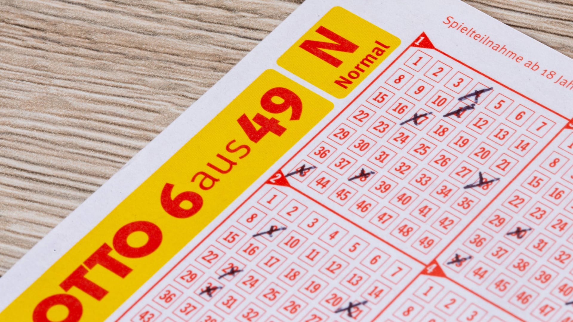 Lotto-Spielschein mit Kreuzen (Symbolfoto): Ein Berliner ist nun Multimillionär.