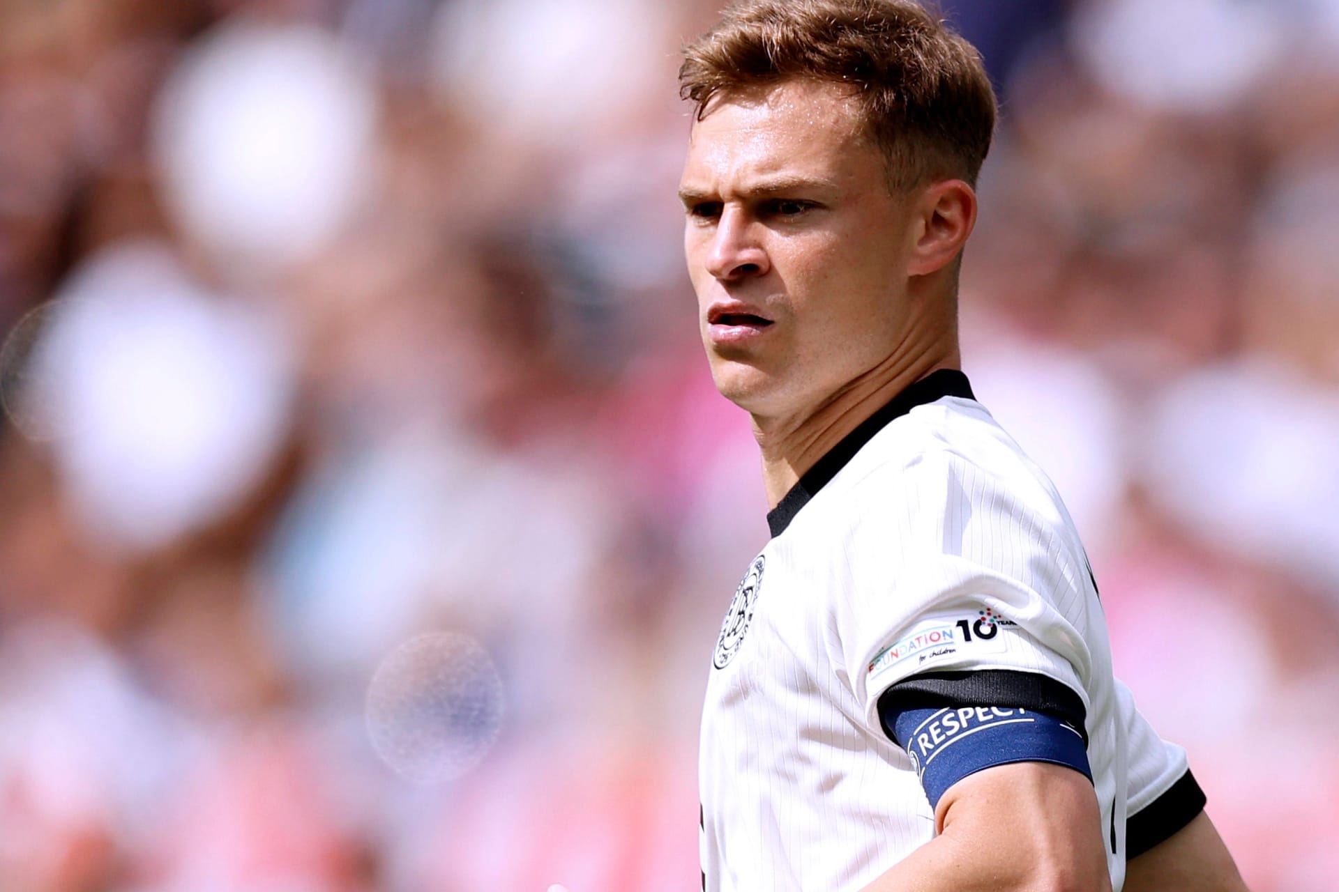 Joshua Kimmich: Der Kapitän wird zunächst wieder im Mittelfeld auflaufen. Joshua Kimmich: Der Kapitän wird zunächst wieder im Mittelfeld auflaufen.