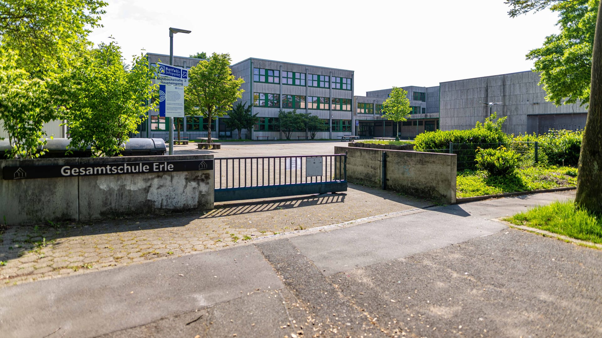 Der Schulhof der Gesamtschule Erle in Gelsenkirchen. Der Schulhof der Gesamtschule Erle in Gelsenkirchen.