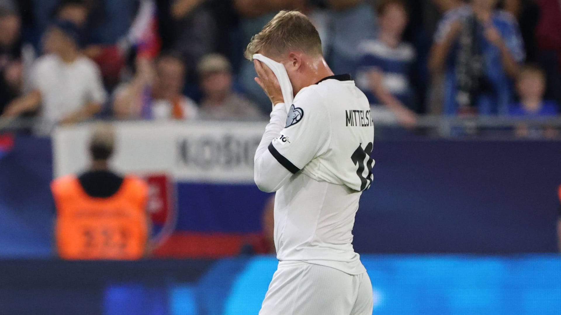 Kann es nicht fassen: DFB-Verteidiger Maximilian Mittelstädt.