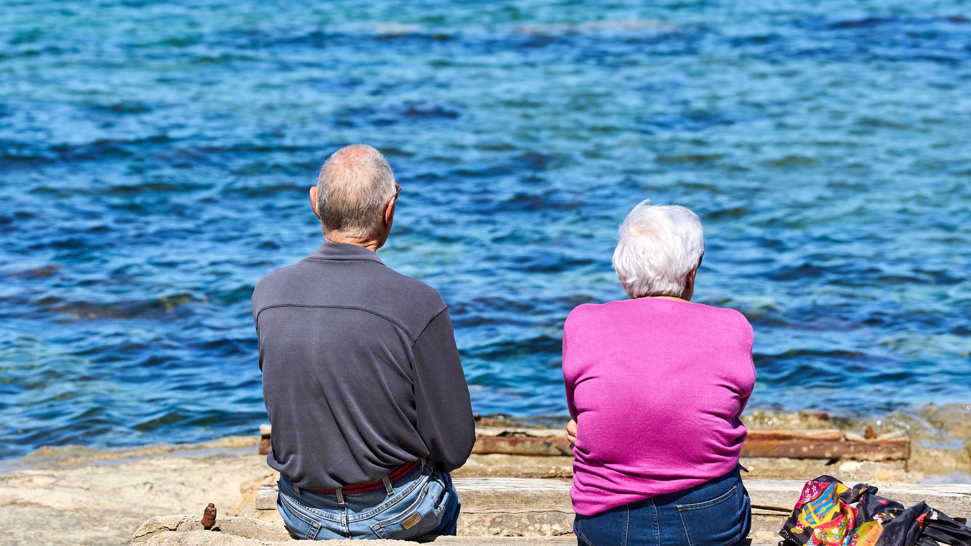 Rentner beim Urlaub in Italien (Symbolbild): Wird unter Rentnern bald umverteilt?