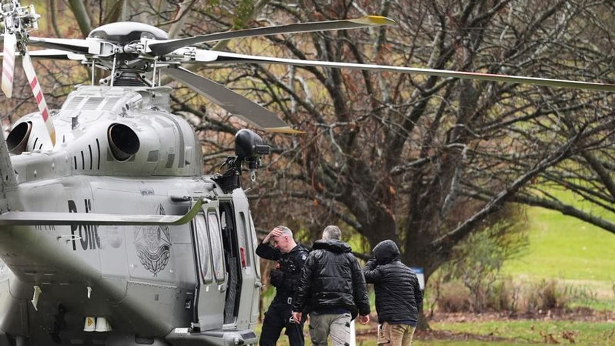 V Avstraliji poteka obsežna iskalna akcija za oboroženim »državljanom Suverene države« po smrti dveh policistov