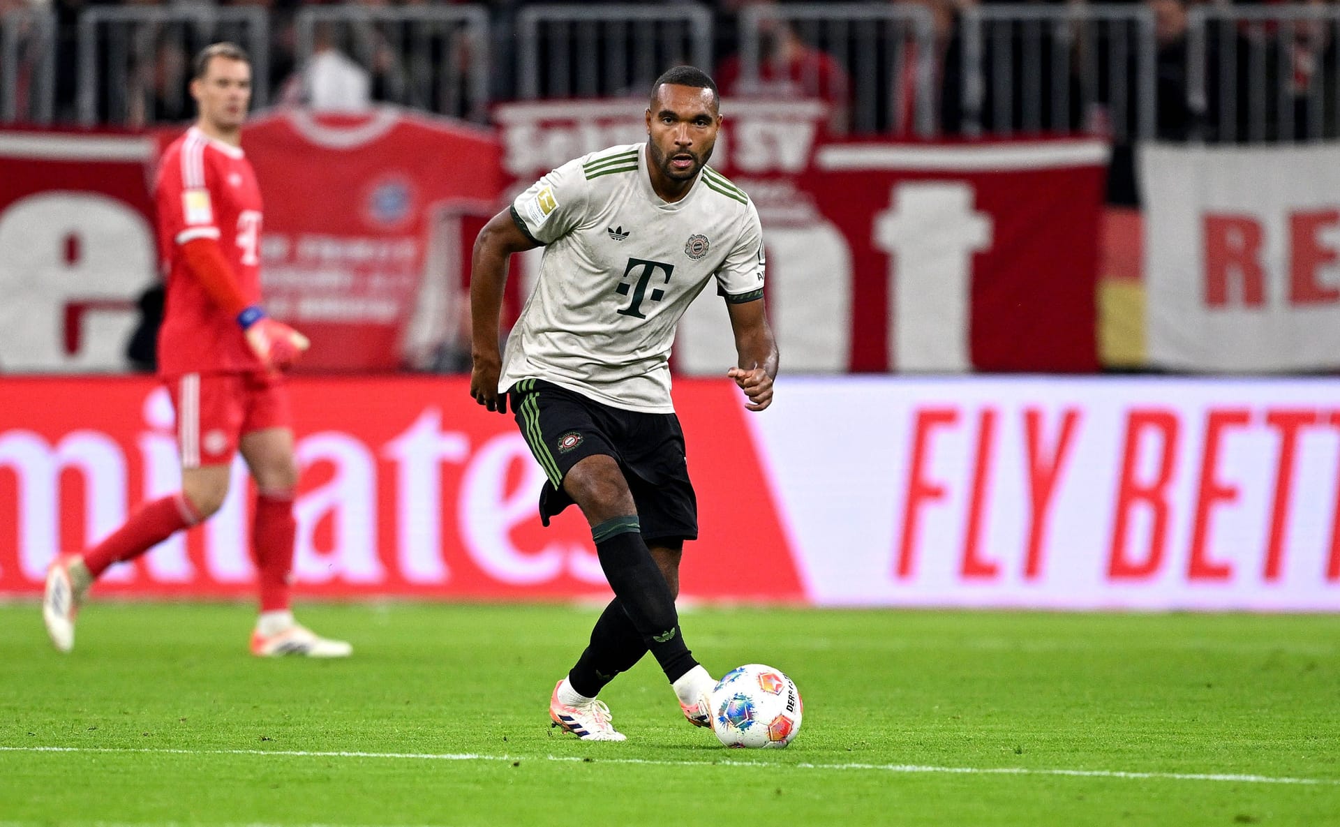 Jonathan Tah: Lenkte den Ball beim 1:0 sehenswert per Hacke Richtung Tor. Spielte insgesamt stark und ließ in der Defensive nichts anbrennen. Note 2