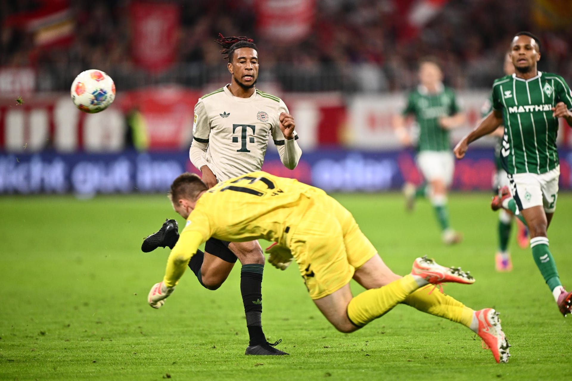 Michael Olise (bis 78.): Setzte Kane direkt zweimal schön in Szene (3., 5.). Beim dritten Vorlagenversuch per Flanke klappte es dann mit dem 1:0. Vergab nach Doppelpass mit Guerreiro kurz vor seiner Auswechslung seine beste Chance. Hatte schon effektivere Spiele. Note 3