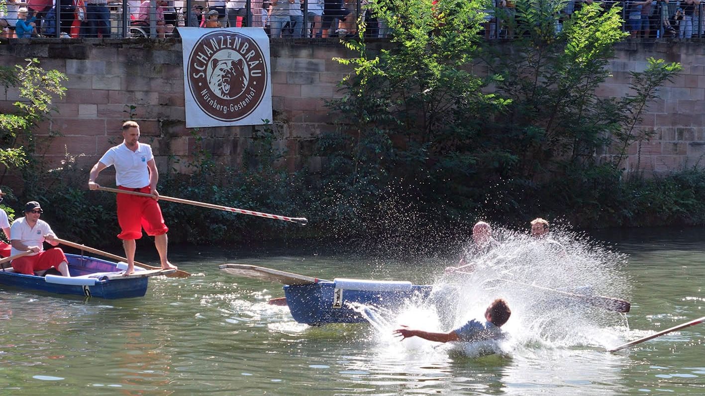 Fischerstechen in der Pegnitz (Archivbild): Auch diesmal wieder ein Highlight im vielfältigen Programm. Fischerstechen in der Pegnitz (Archivbild): Auch diesmal wieder ein Highlight im vielfältigen Programm.