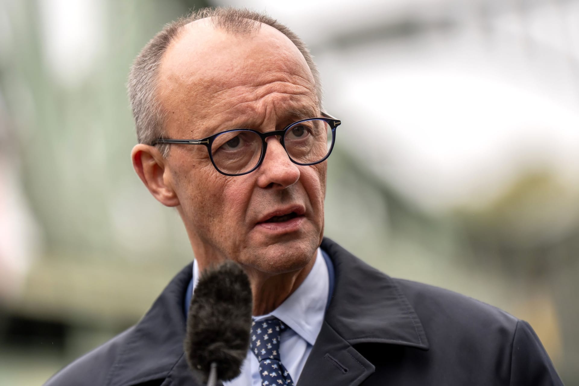 Friedrich Merz bei seinem Antrittsbesuch in Brandenburg: Der Bundeskanzler steht wegen einer Aussage in der Kritik.