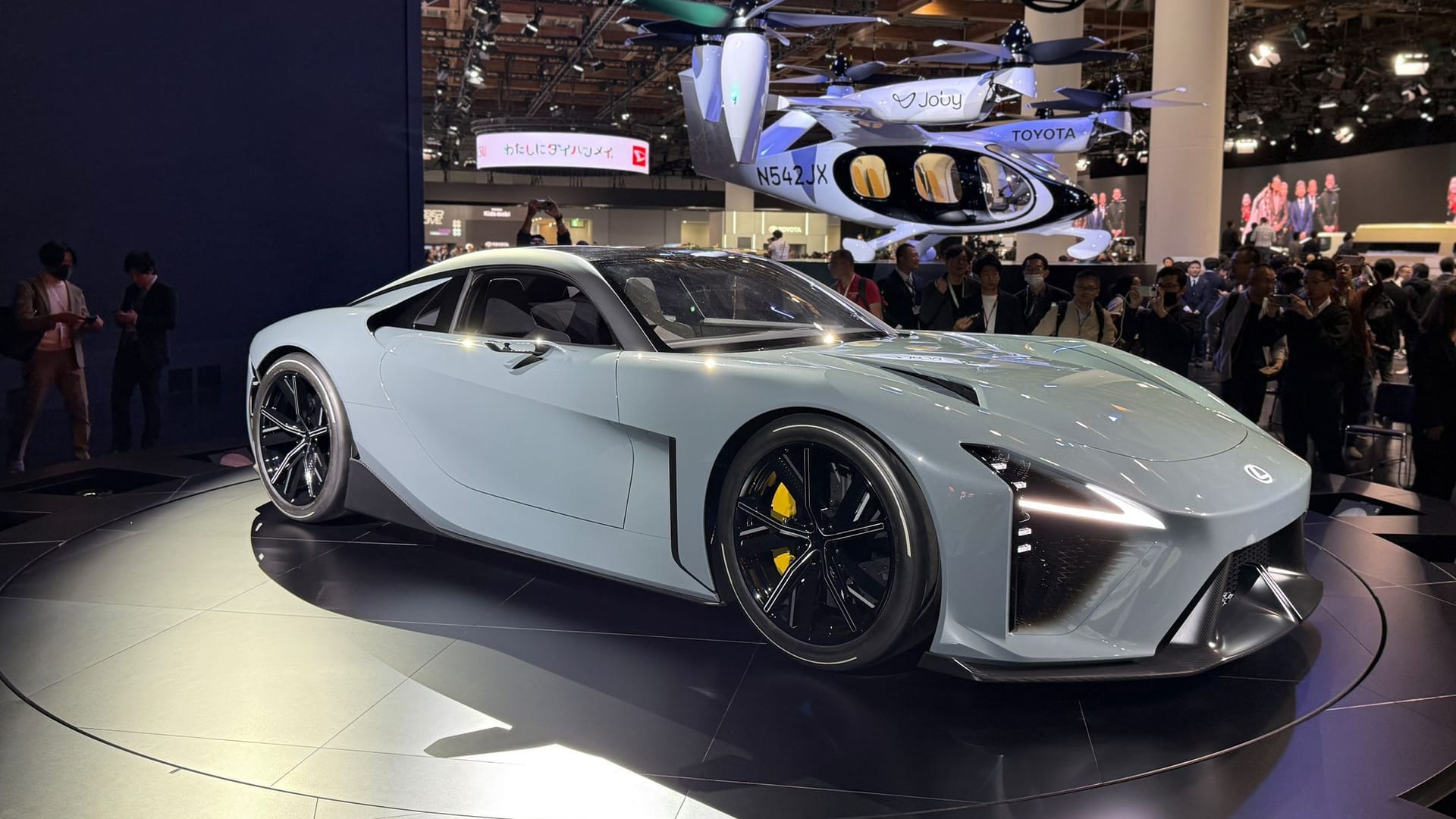 Der Supersportwagen LS Sport Concept von Lexus soll bereits im nächsten Jahr in Serie gehen. Der Supersportwagen LS Sport Concept von Lexus soll bereits im nächsten Jahr in Serie gehen.