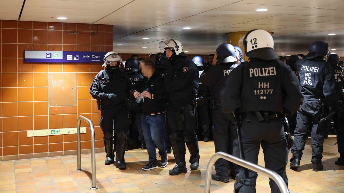 Hannover: Streit zwischen Fans von VfL Wolfsburg und FC St. Pauli eskaliert