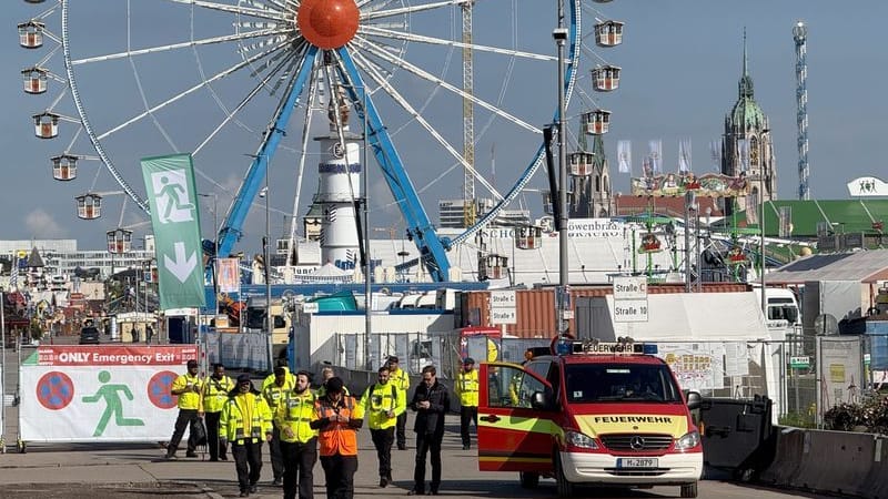 Um 17.30 Uhr wird das Oktoberfest in München nach einer Bombendrohung, die sich nicht bestätigt hat, wieder eröffnet.