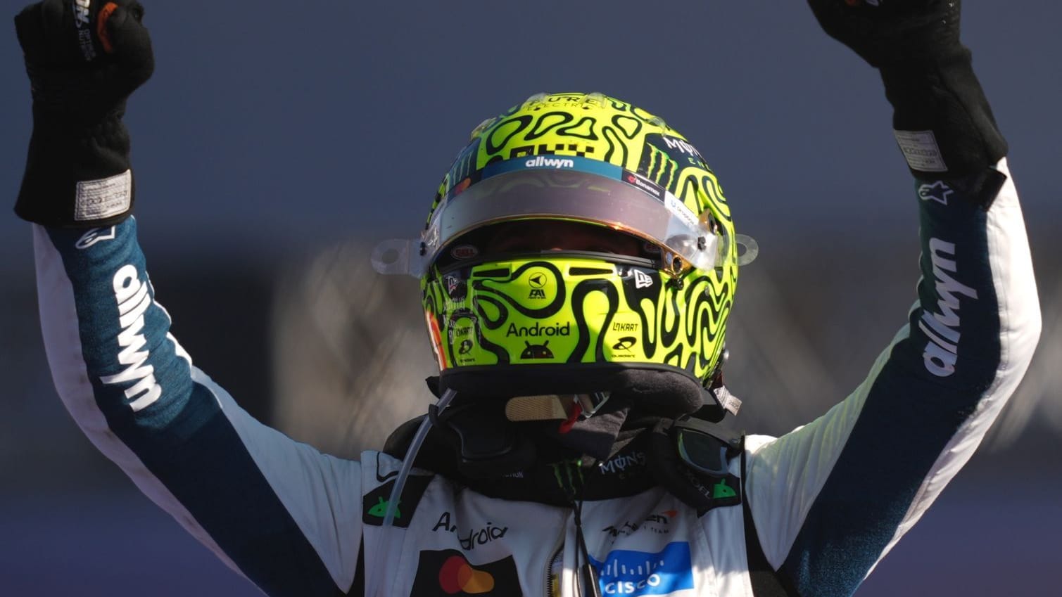 Wichtige Punkte im Titelrennen: Lando Norris reckt nach seinem Triumph in Mexiko-Stadt die Fäuste in die Höhe. Wichtige Punkte im Titelrennen: Lando Norris reckt nach seinem Triumph in Mexiko-Stadt die Fäuste in die Höhe.