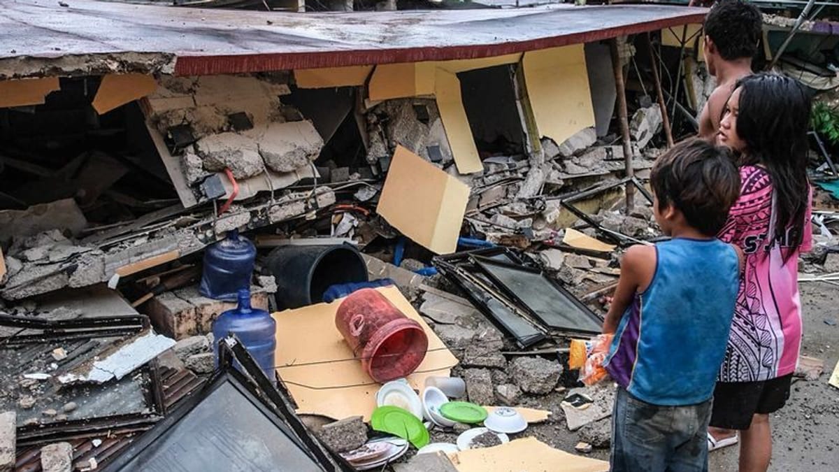 Filipinler'deki Depremler: Düzinelerce Ölü
