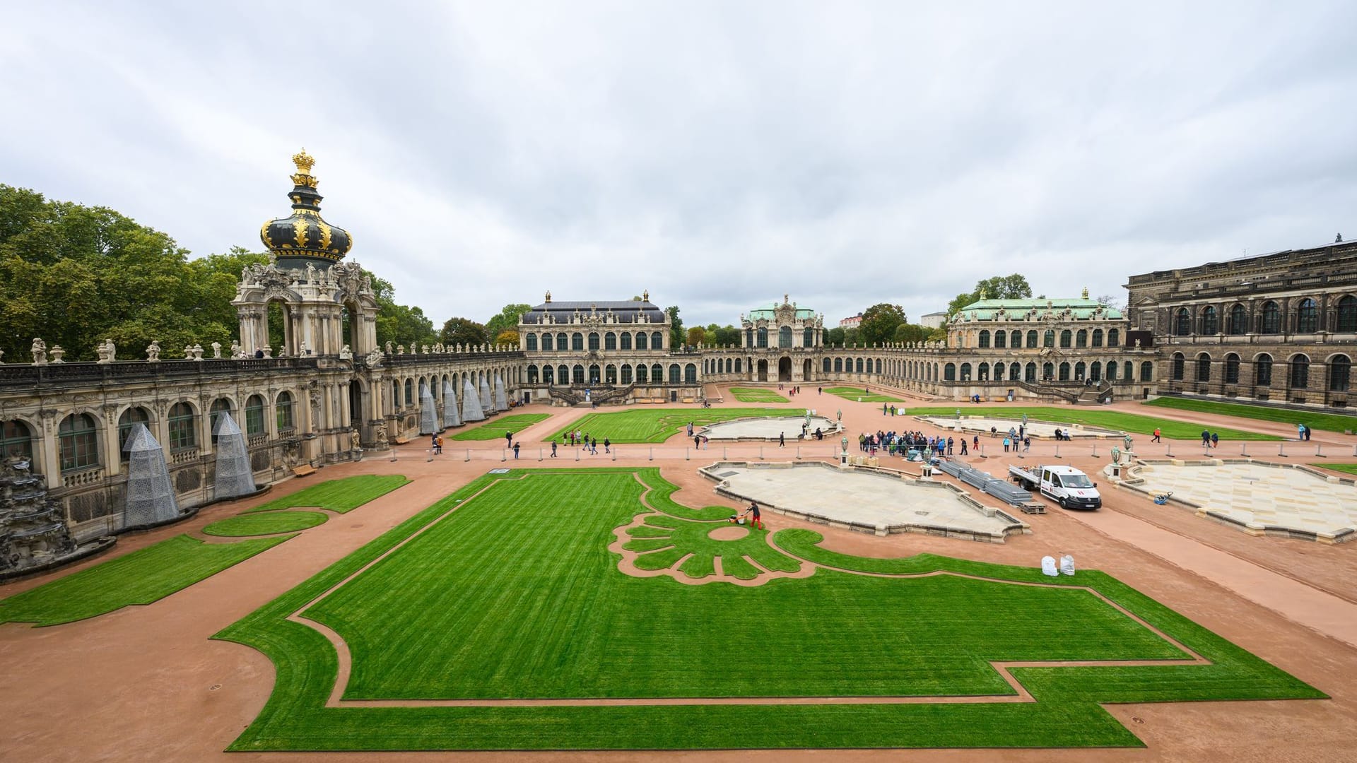 Innenhof-Sanierung des Dresdner Zwingers vor Abschluss Innenhof-Sanierung des Dresdner Zwingers vor Abschluss