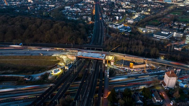 urn:newsml:dpa.com:20090101:251013-935-888597