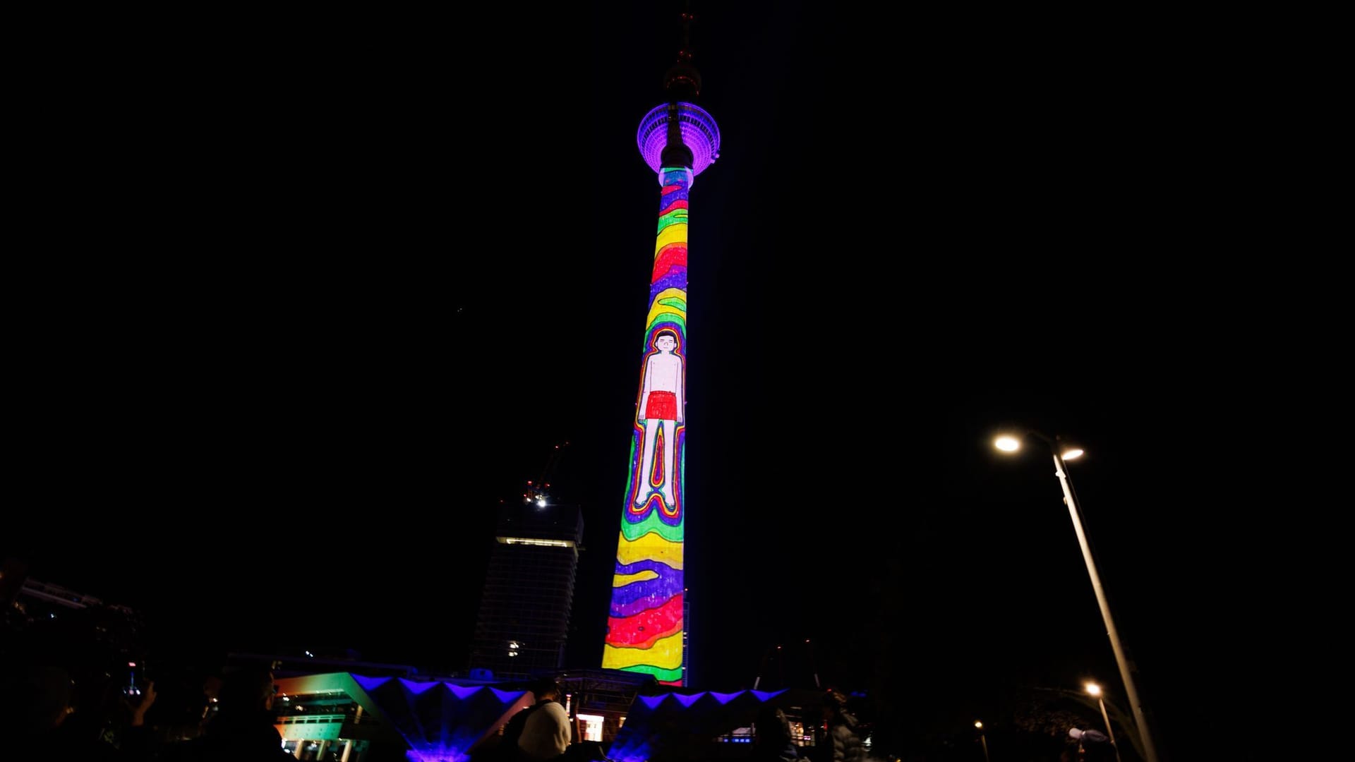 Auch der Berliner Fernsehturm wird während der Generalprobe illuminiert. Offiziell beginnt das Festival of Light am Mittwoch (8. Oktober). Auch der Berliner Fernsehturm wird während der Generalprobe illuminiert. Offiziell beginnt das Festival of Light am Mittwoch (8. Oktober).