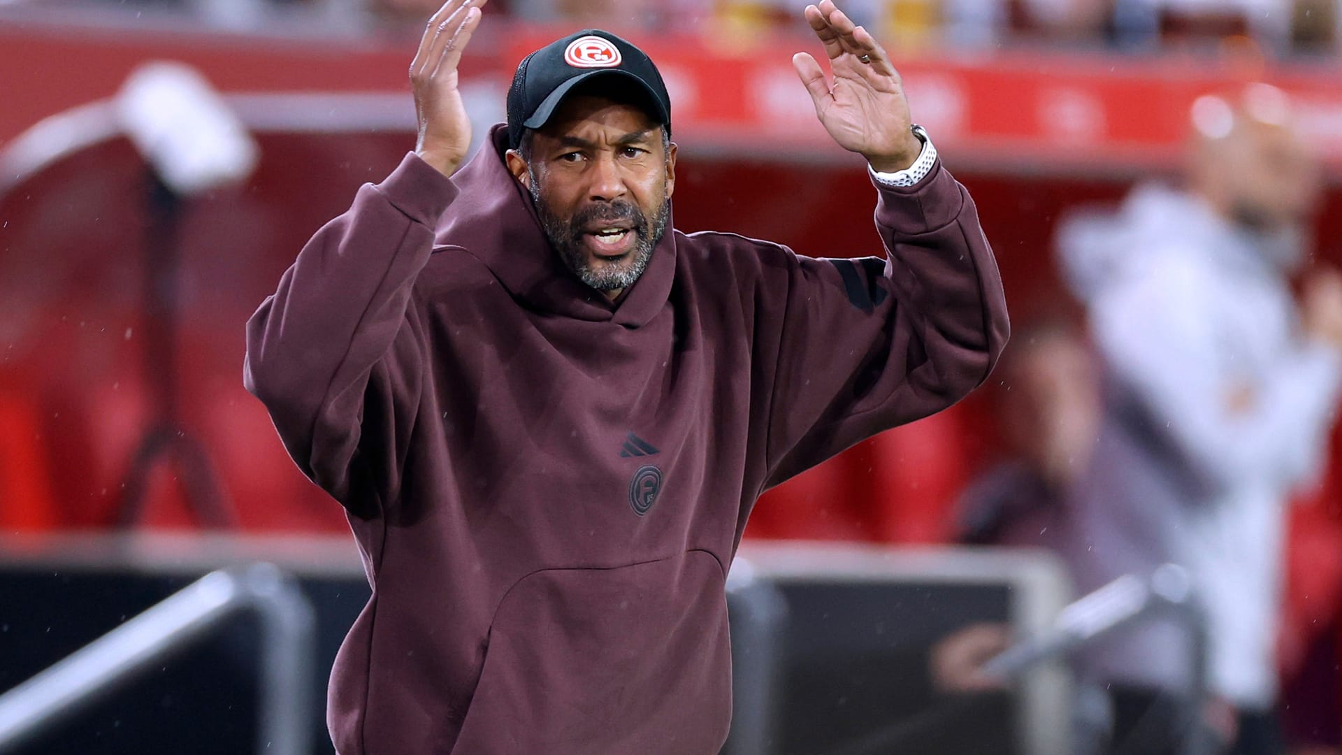 Fortuna-Coach Daniel Thioune bei der Niederlage gegen Nürnberg am Freitag (Archivfoto): Wie lange bleibt er noch Trainer in Düsseldorf? Fortuna-Coach Daniel Thioune bei der Niederlage gegen Nürnberg am Freitag (Archivfoto): Wie lange bleibt er noch Trainer in Düsseldorf?