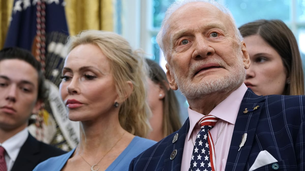 Buzz Aldrin: Er trauert um seine 30 Jahre jüngere Frau Anca Faur