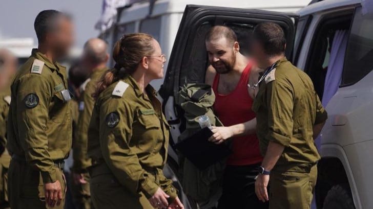 Eitan Horn bei seiner Ankunft auf einer israelischen Militärbasis. Eitan Horn bei seiner Ankunft auf einer israelischen Militärbasis.