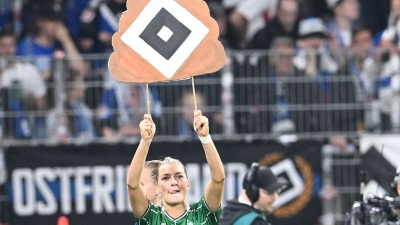 Mit dieser Aktion verärgerte sie zahlreiche HSV-Anhänger: Werder-Spielerin Medina Desic entschuldigte sich im Nachgang für ihr Verhalten. Mit dieser Aktion verärgerte sie zahlreiche HSV-Anhänger: Werder-Spielerin Medina Desic entschuldigte sich im Nachgang für ihr Verhalten.