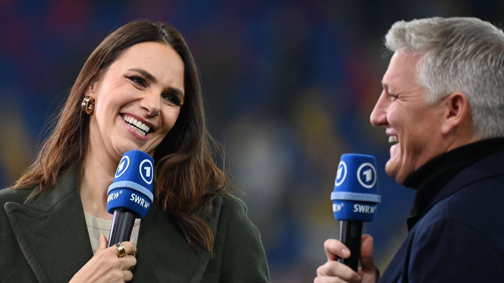 Esther Sedlaczek (l.) und Bastian Schweinsteiger: Beide anwesend für die ARD. Esther Sedlaczek (l.) und Bastian Schweinsteiger: Beide anwesend für die ARD.