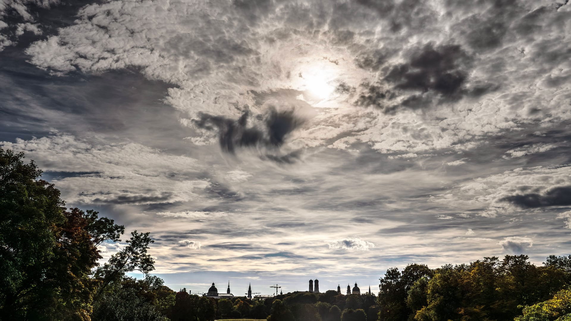 Herbstwetter in München (Archivbild): Mit Regen ist am Montag erst ab dem Abend zu rechnen. Herbstwetter in München (Archivbild): Mit Regen ist am Montag erst ab dem Abend zu rechnen.