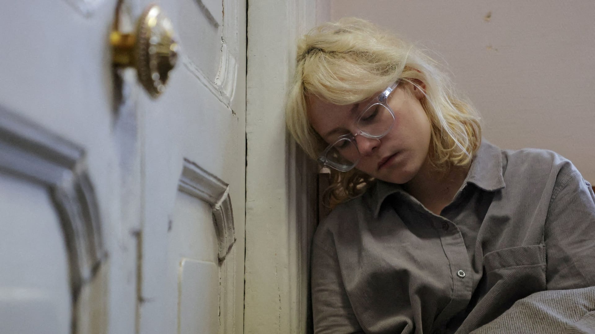 Diana Loginowa, Künstlername "Naoko": Die achtzehnjährige Sängerin kam von der Straße direkt in den Knast, kritisiert Wladimir Kaminer. Diana Loginowa, Künstlername "Naoko": Die achtzehnjährige Sängerin kam von der Straße direkt in den Knast, kritisiert Wladimir Kaminer.