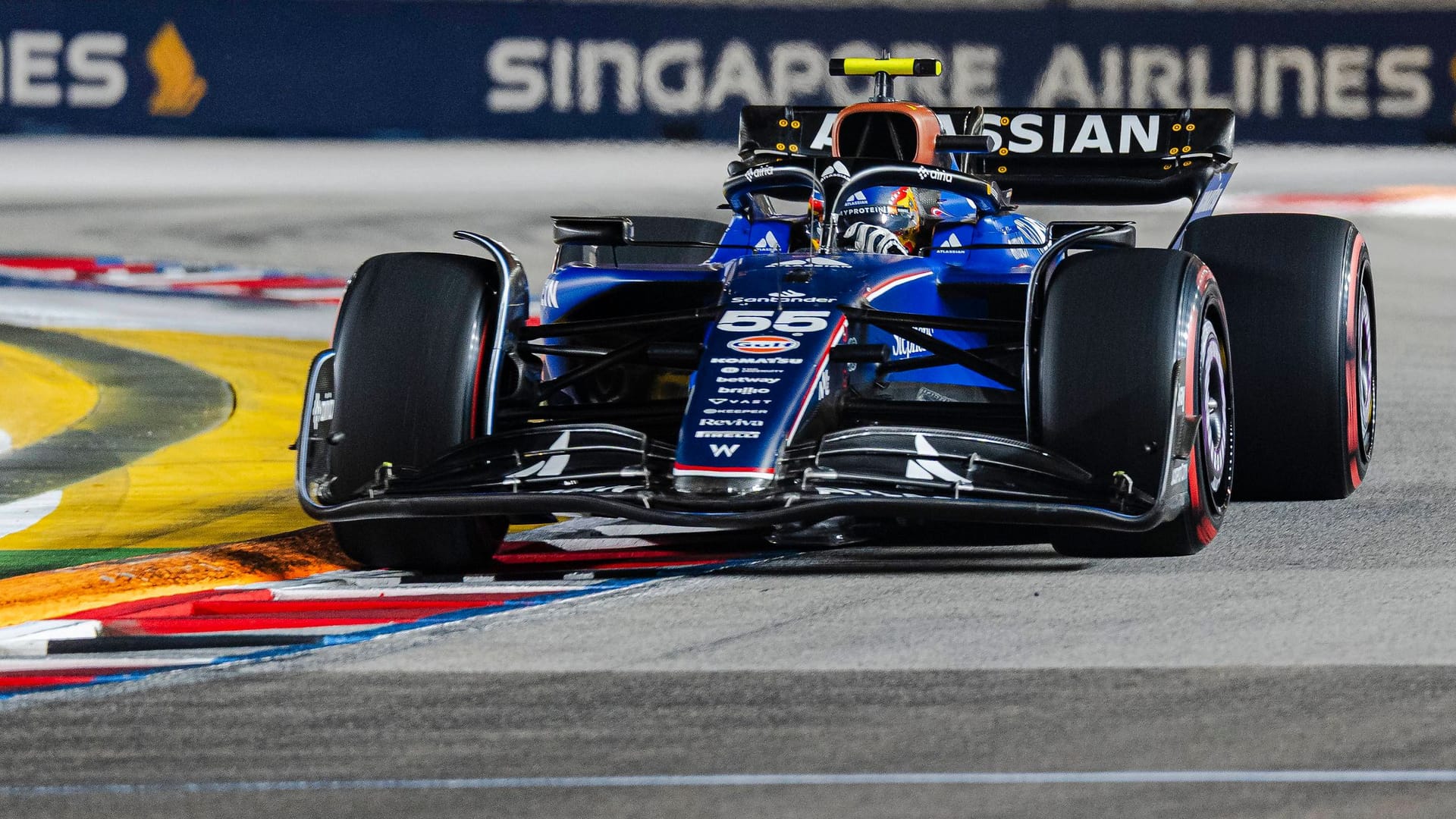 Carlos Sainz in Singapur: Der Williams-Pilot muss nun das Feld von hinten aufräumen.
