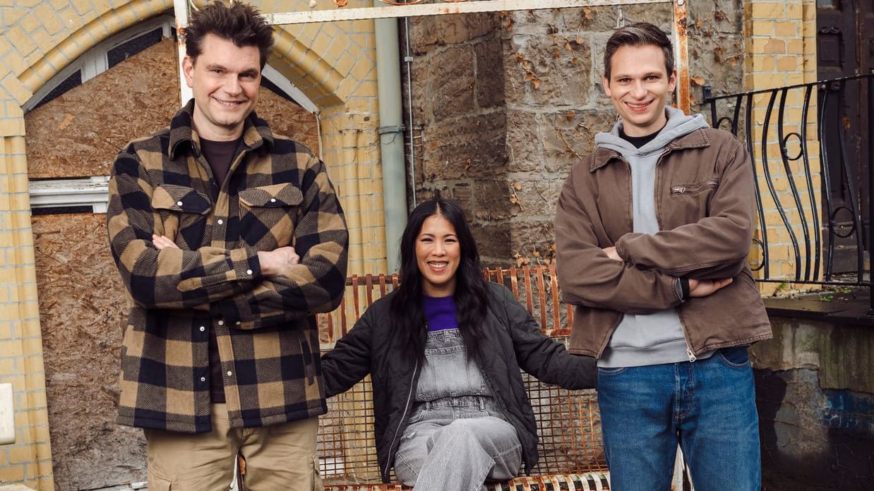 "Nicht nachmachen": Lutz van der Horst, Mai Thi Nguyen-Kim und Fabian Köster freuen sich, die Hosts der dritten Staffel von "Nicht nachmachen!" zu sein. "Nicht nachmachen": Lutz van der Horst, Mai Thi Nguyen-Kim und Fabian Köster freuen sich, die Hosts der dritten Staffel von "Nicht nachmachen!" zu sein.