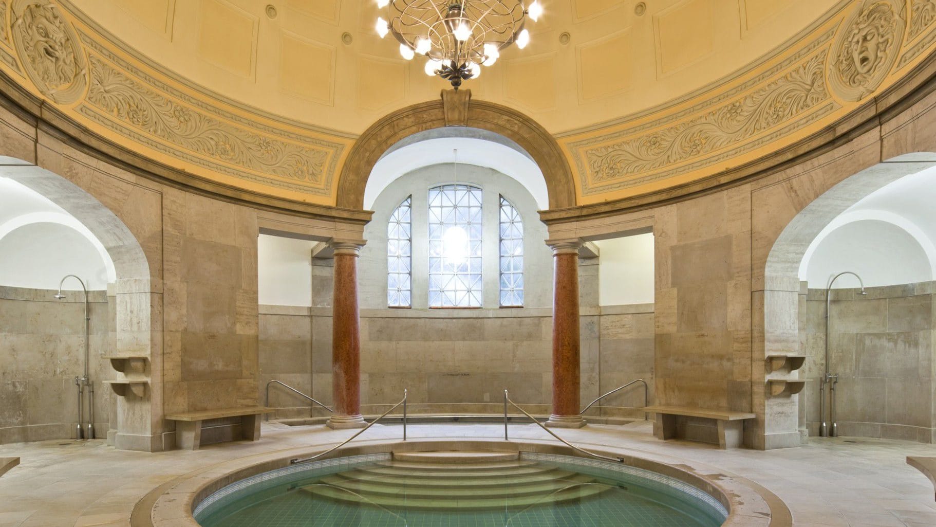 Müller'sches Volksbad, Wärmebecken