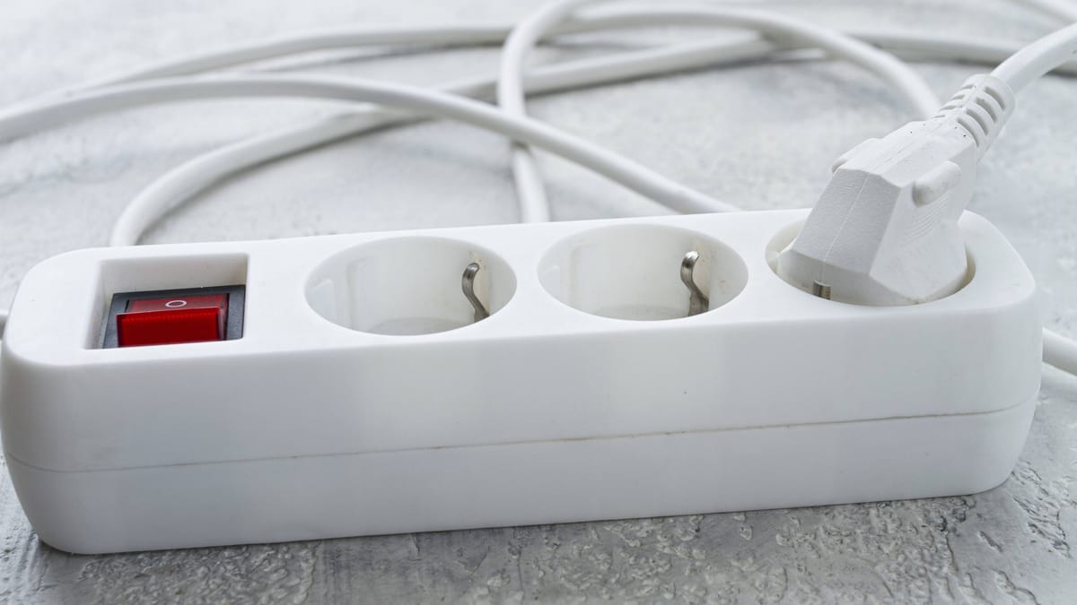 Alte Mehrfachsteckdose? Daran erkennen Sie, ob sie noch sicher ist