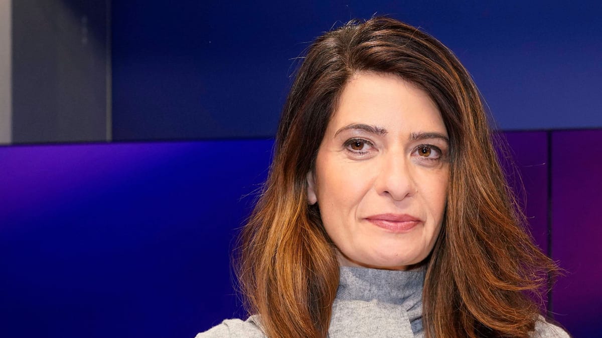 Ex-"Tagesschau"-Sprecherin Linda Zervakis lernt für TV-Projekt schießen