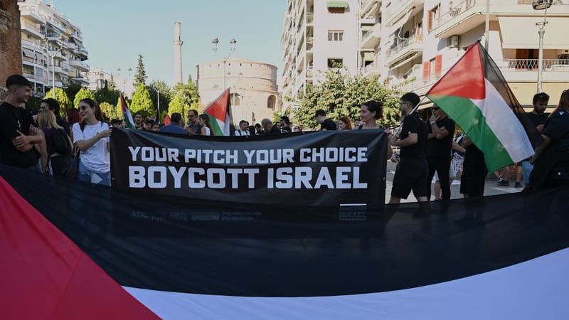 Pro-palästinensische Demonstranten versammelten sich vor dem Spiel der Europa League zwischen PAOK und dem israelischen Team Maccabi Tel Aviv in der Hafenstadt Thessaloniki.