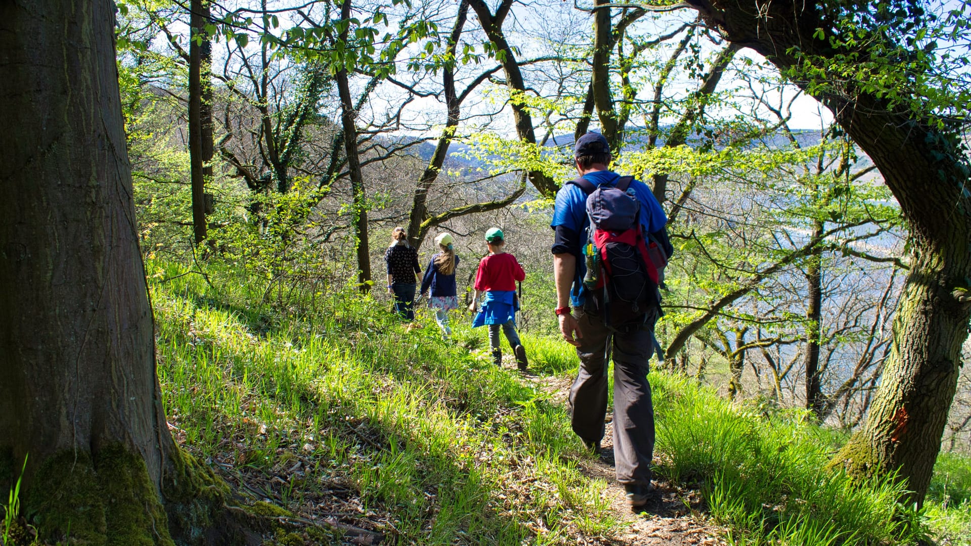 Mit Kindern unterwegs: Der Weg eignet sich auch für Familien. Mit Kindern unterwegs: Der Weg eignet sich auch für Familien.