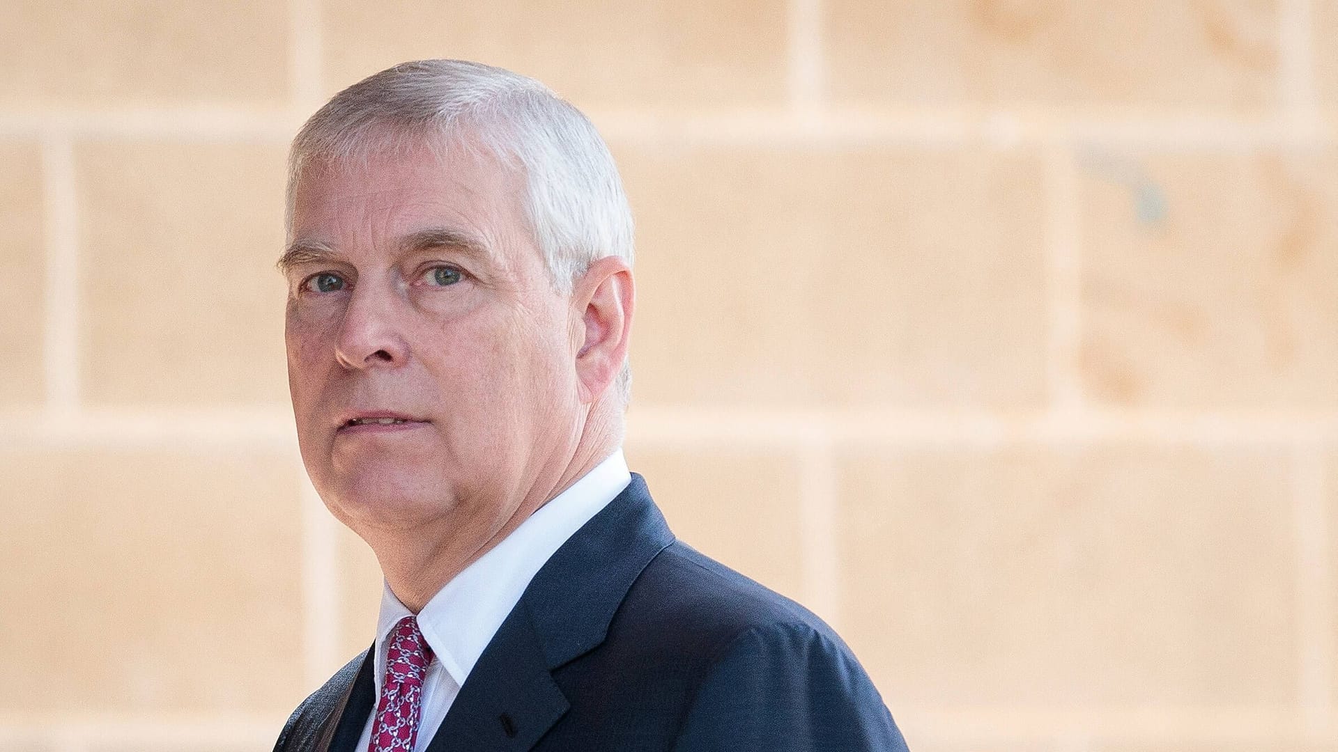 Prinz Andrew: Wegen seiner Skandale legte der Royal seine Titel ab.