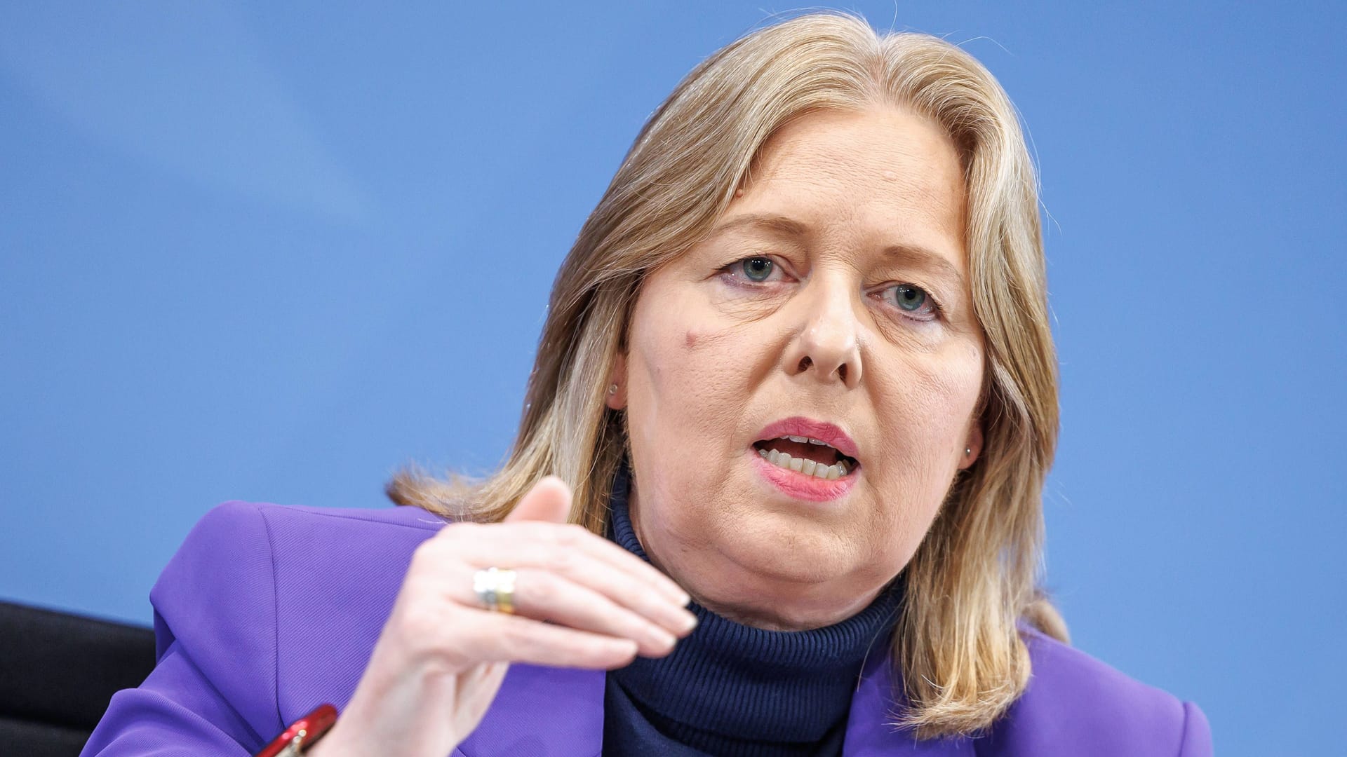 Arbeitsministerin Bärbel Bas (SPD): Leistungsempfänger müssen sich auf strengere Auflagen einstellen. Arbeitsministerin Bärbel Bas (SPD): Leistungsempfänger müssen sich auf strengere Auflagen einstellen.