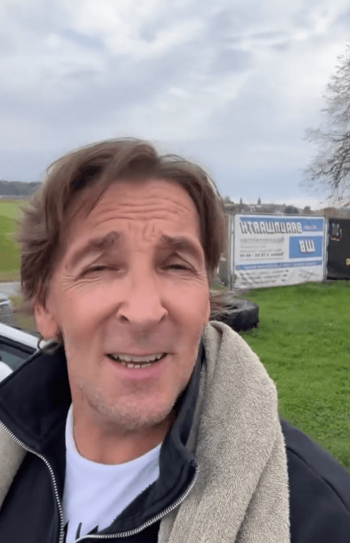 Mark Keller trägt seine Haare jetzt länger. Mark Keller trägt seine Haare jetzt länger.