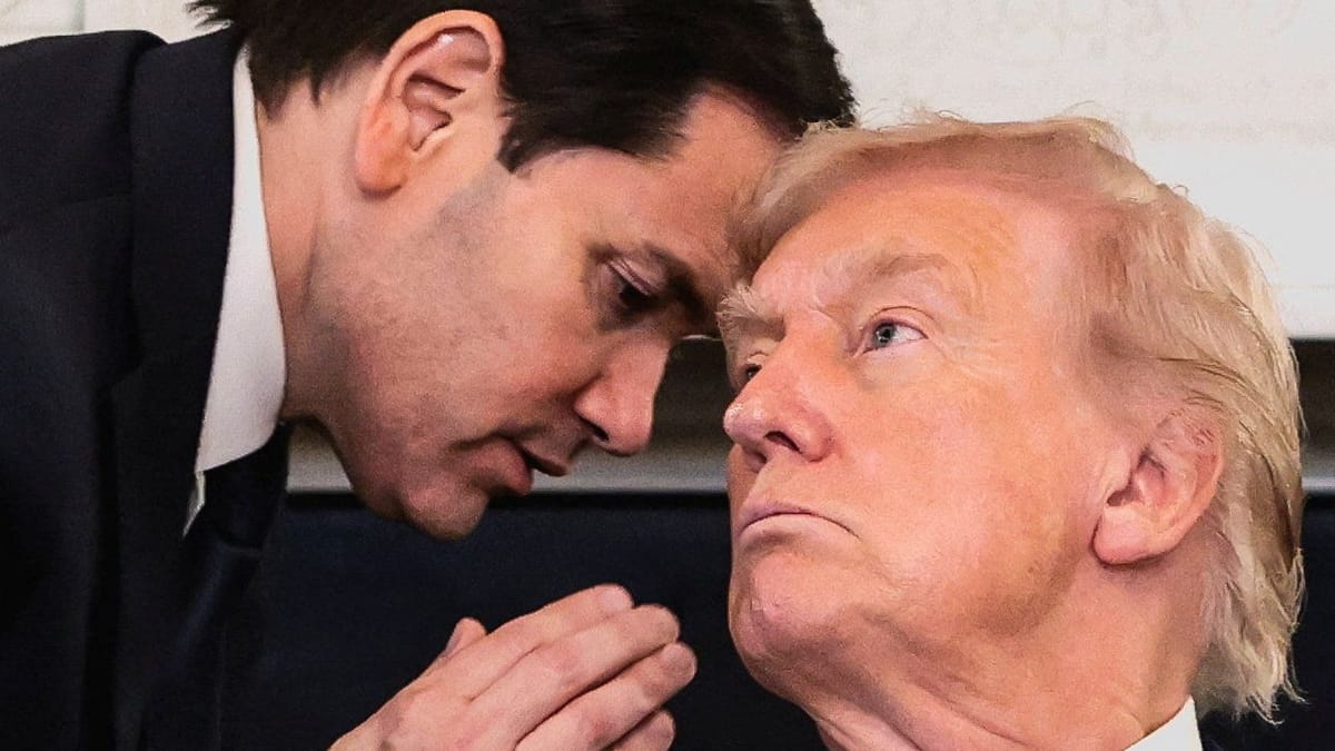 Rubio schiebt Trump einen Zettel zu – der US-Präsident staunt