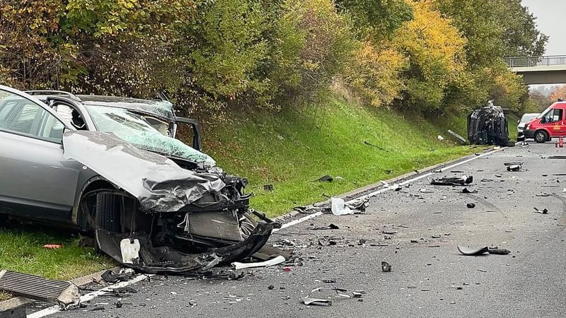 Die Unfallstelle: Ein Mann geriet auf die Gegenfahrbahn. Die Unfallstelle: Ein Mann geriet auf die Gegenfahrbahn.