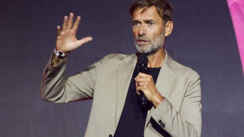 Bei Jürgen Klopp stößt die Idee einer erneuten WM-Aufstockung auf dann 64 Mannschaften auf großes Unverständnis. Bei Jürgen Klopp stößt die Idee einer erneuten WM-Aufstockung auf dann 64 Mannschaften auf großes Unverständnis.