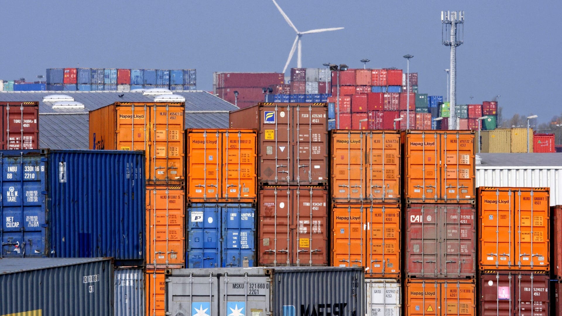 Container im Bremer Hafen (Symbolbild): Das Unternehmen hat Standorte in Bremen, Hamburg und Duisburg.