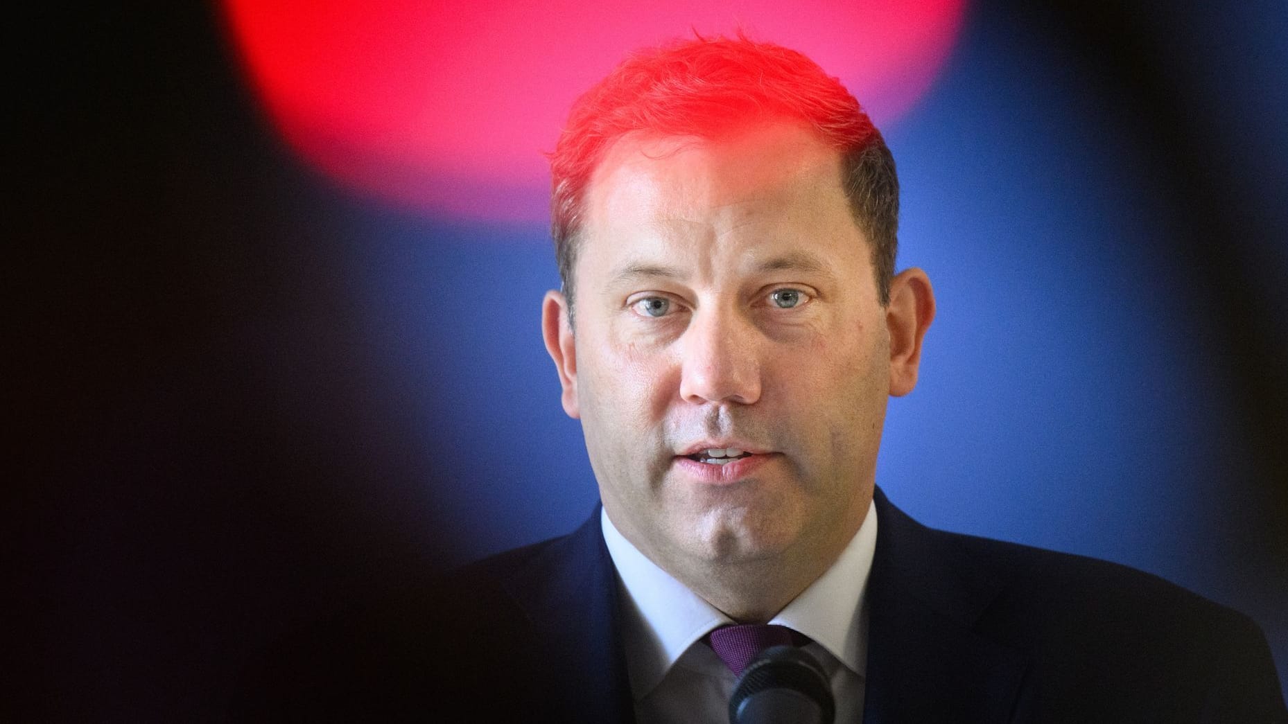 Bundesfinanzminister Lars Klingbeil: Der Vizekanzler gibt erste Entscheidungen vor dem Automobildialog am Donnerstag bekannt. Bundesfinanzminister Lars Klingbeil: Der Vizekanzler gibt erste Entscheidungen vor dem Automobildialog am Donnerstag bekannt.