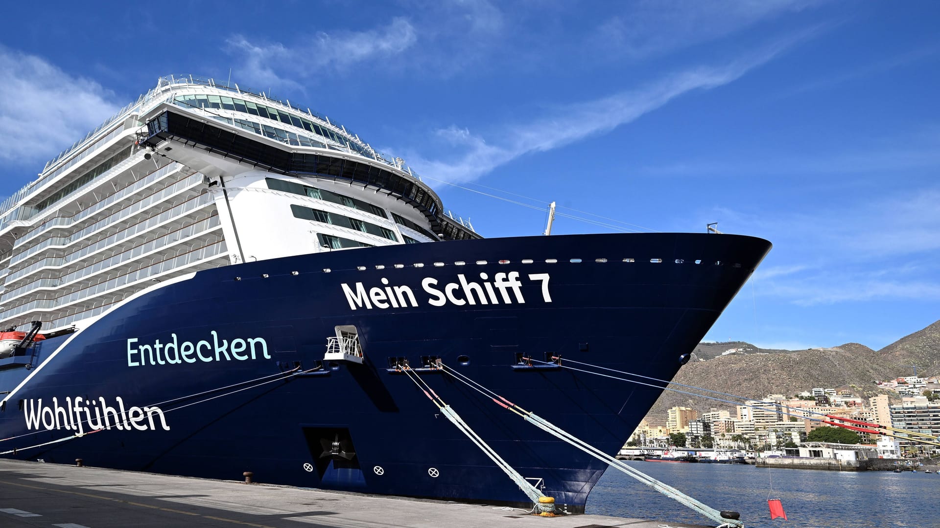 "Mein Schiff 7" in Teneriffa (Archivbild): Am Donnerstag hat das Schiff in Hamburg abgelegt. "Mein Schiff 7" in Teneriffa (Archivbild): Am Donnerstag hat das Schiff in Hamburg abgelegt.