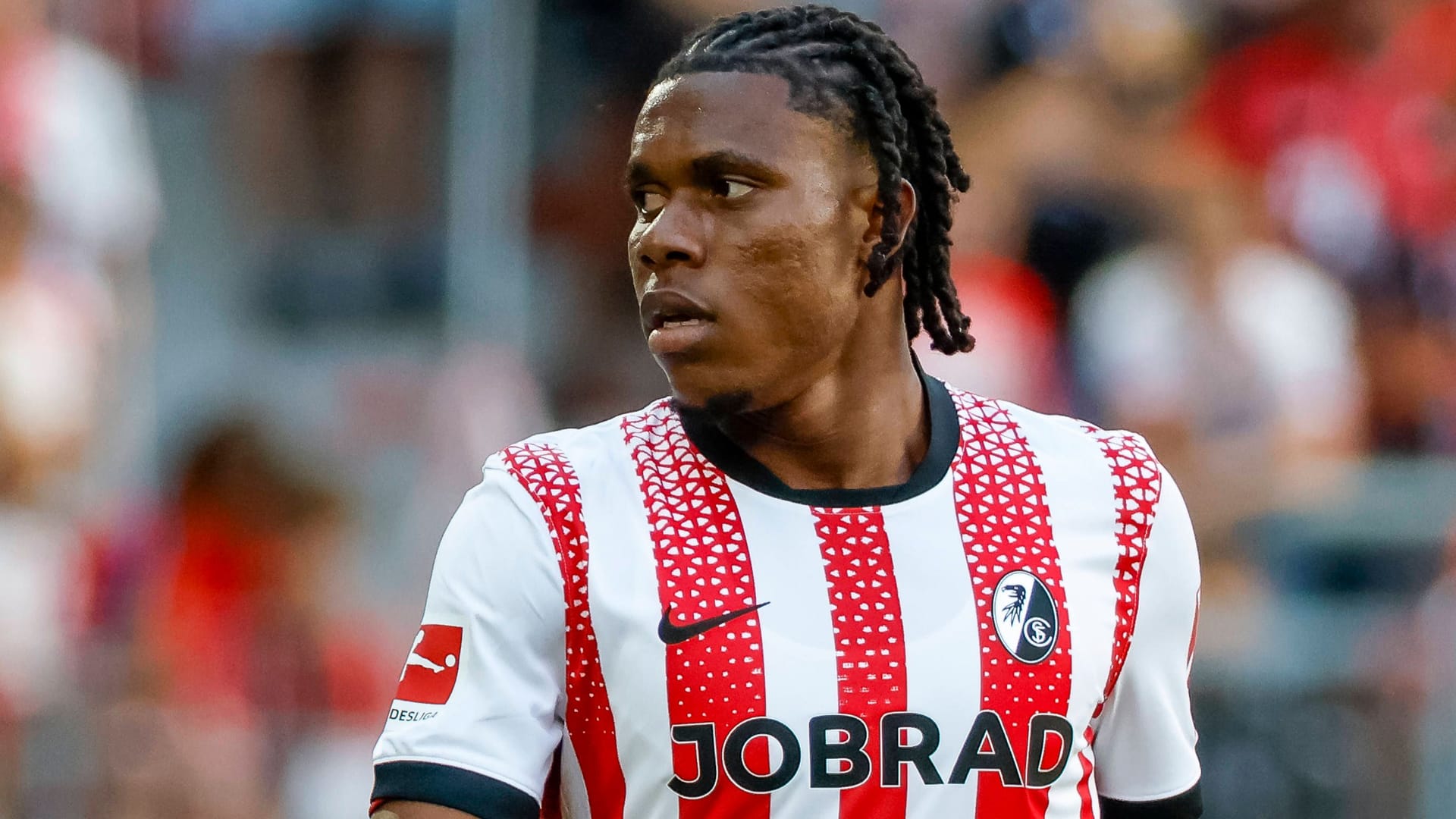 Cyriaque Irie im Trikot des SC Freiburg: Noch konnte sich der Neuzugang nicht bewähren. Cyriaque Irie im Trikot des SC Freiburg: Noch konnte sich der Neuzugang nicht bewähren.