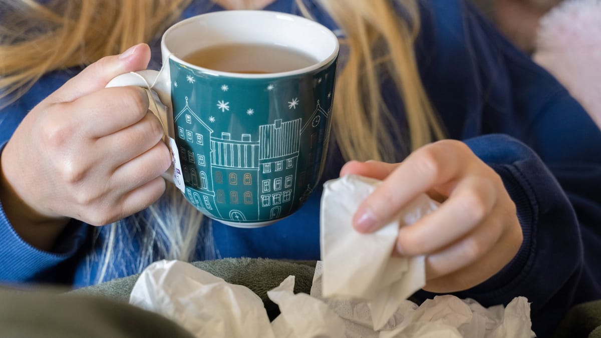 Začetek sezone prehladov: Povečano število obolelih za prehladom, gripo in koronavirusom v Nemčiji