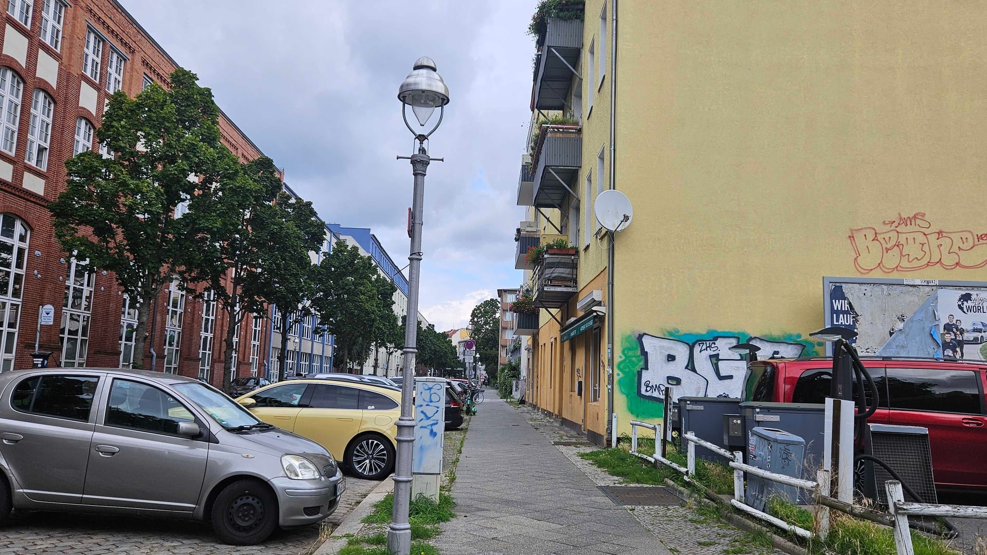 Eine Straße in Berlin-Moabit: An der Geschäftsadresse der Holding ist von dem Unternehmen nichts zu sehen. Auch die beiden Diamantenunternehmen scheinen in Berlin keine regulären Geschäftsräume zu haben. Eine Straße in Berlin-Moabit: An der Geschäftsadresse der Holding ist von dem Unternehmen nichts zu sehen. Auch die beiden Diamantenunternehmen scheinen in Berlin keine regulären Geschäftsräume zu haben.
