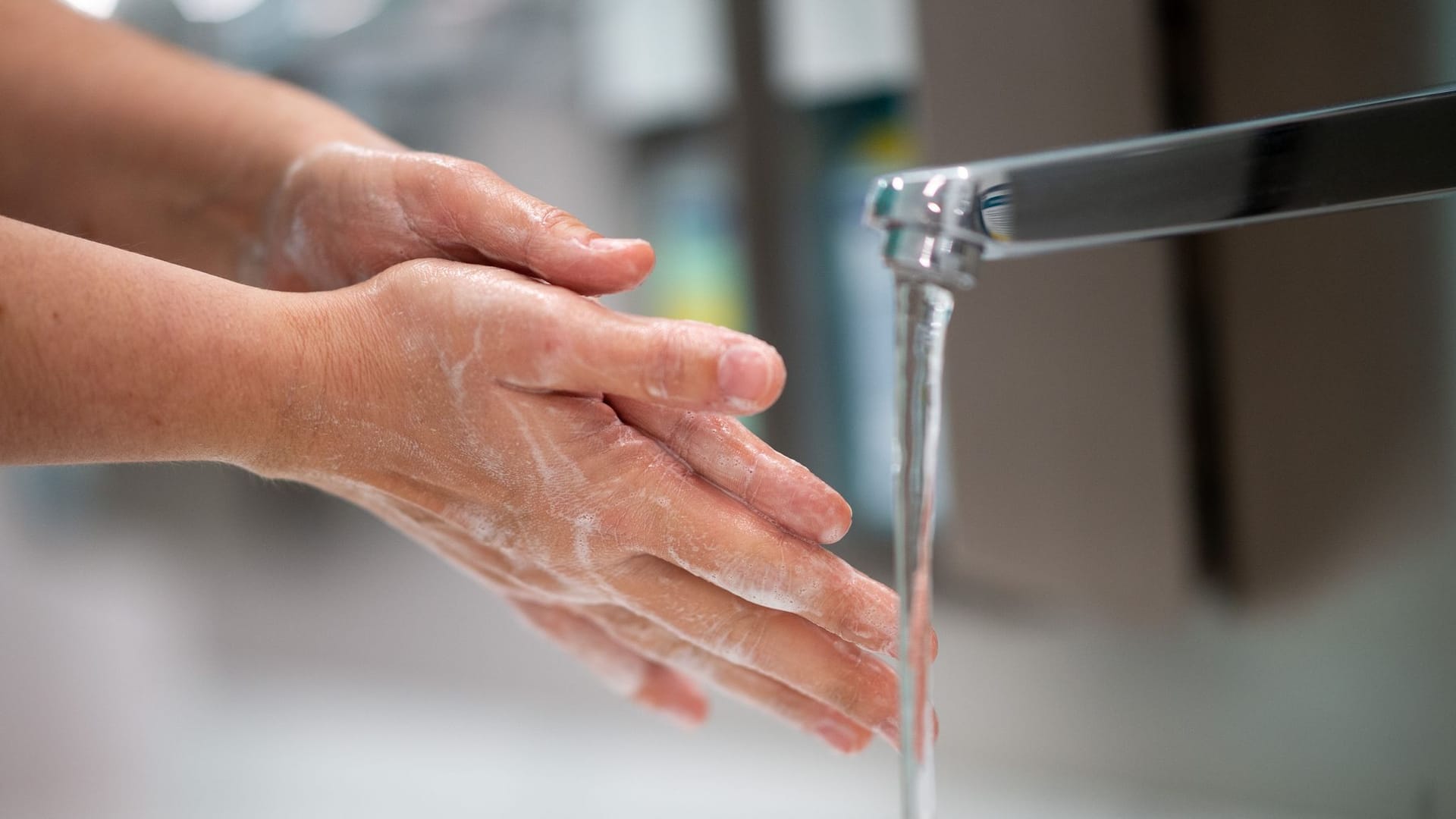 Sorgfältiges Händewaschen schützt vor Infektionen