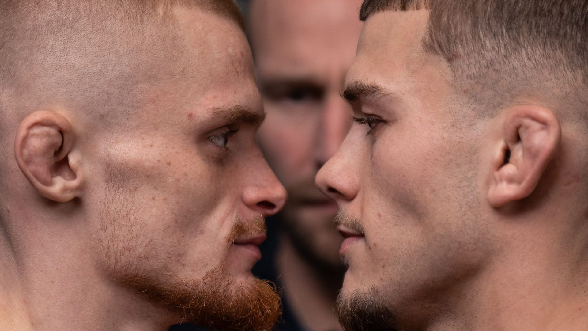 Zenuni (r.) traf seinen Gegner Masa (l.) am Freitag: Angst hat er keine, so der Düsseldorfer. Zenuni (r.) traf seinen Gegner Masa (l.) am Freitag: Angst hat er keine, so der Düsseldorfer.