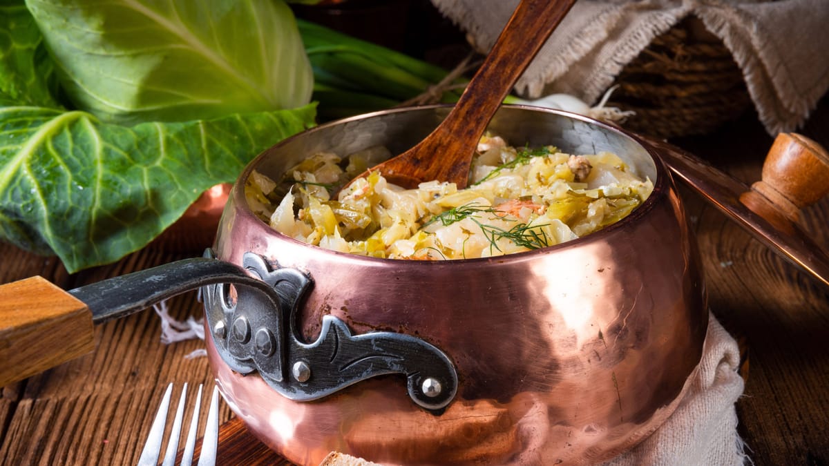 Spitzkohl in der Pfanne dünsten – so geht’s einfach