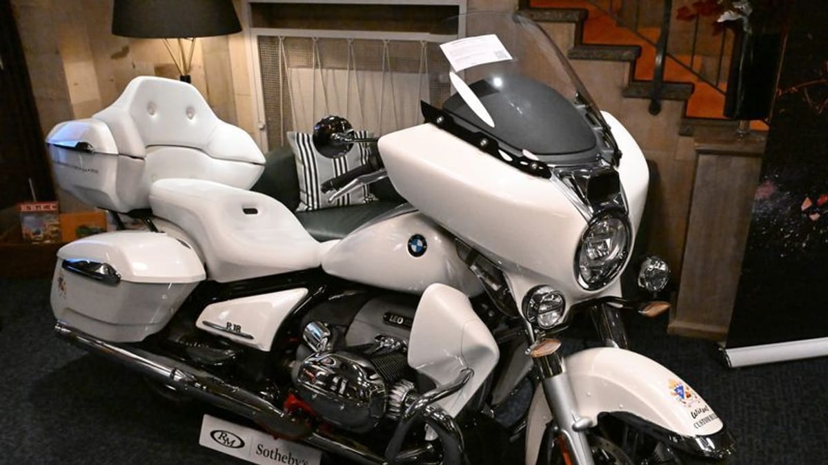 München: Papst-signiertes Motorrad für 130.000 Euro versteigert
